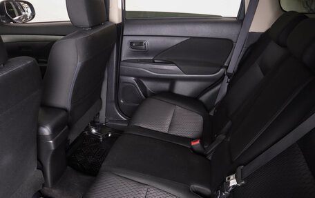 Mitsubishi Outlander III рестайлинг 3, 2014 год, 1 399 000 рублей, 10 фотография