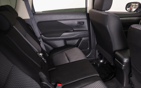 Mitsubishi Outlander III рестайлинг 3, 2014 год, 1 399 000 рублей, 11 фотография