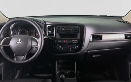 Mitsubishi Outlander III рестайлинг 3, 2014 год, 1 399 000 рублей, 14 фотография