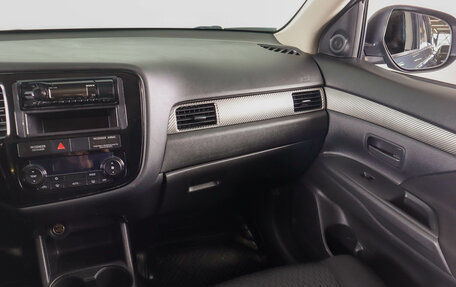 Mitsubishi Outlander III рестайлинг 3, 2014 год, 1 399 000 рублей, 15 фотография