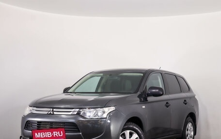 Mitsubishi Outlander III рестайлинг 3, 2014 год, 1 399 000 рублей, 4 фотография