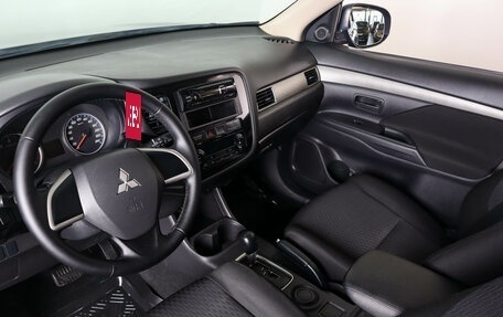 Mitsubishi Outlander III рестайлинг 3, 2014 год, 1 399 000 рублей, 9 фотография