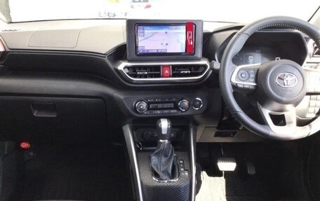 Toyota Raize I, 2022 год, 1 000 000 рублей, 3 фотография