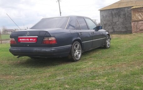 Mercedes-Benz E-Класс, 1995 год, 245 000 рублей, 3 фотография