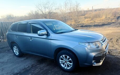 Mitsubishi Outlander III рестайлинг 3, 2013 год, 1 500 000 рублей, 2 фотография