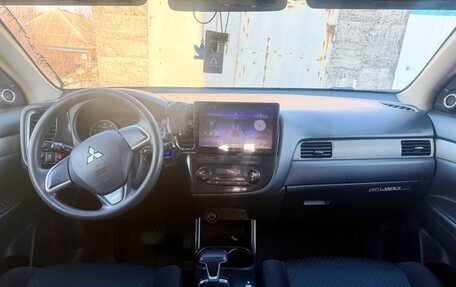 Mitsubishi Outlander III рестайлинг 3, 2013 год, 1 500 000 рублей, 5 фотография