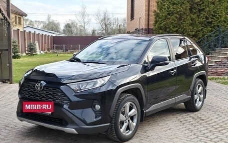 Toyota RAV4, 2020 год, 3 570 000 рублей, 2 фотография