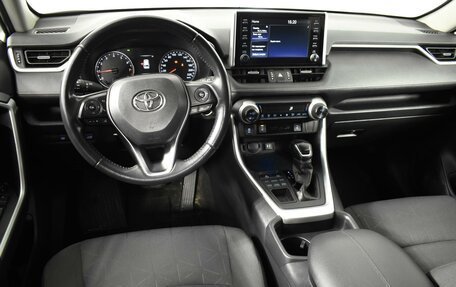 Toyota RAV4, 2019 год, 2 929 900 рублей, 6 фотография