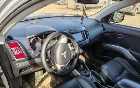 Mitsubishi Outlander III рестайлинг 3, 2010 год, 1 150 000 рублей, 3 фотография