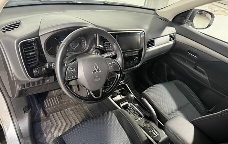 Mitsubishi Outlander III рестайлинг 3, 2018 год, 1 949 800 рублей, 8 фотография