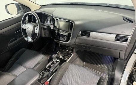 Mitsubishi Outlander III рестайлинг 3, 2018 год, 1 949 800 рублей, 3 фотография