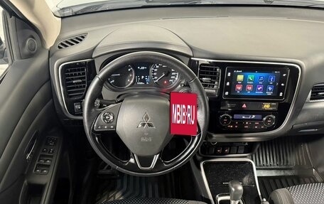 Mitsubishi Outlander III рестайлинг 3, 2018 год, 1 949 800 рублей, 10 фотография