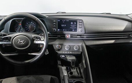 Hyundai Elantra, 2020 год, 1 900 000 рублей, 6 фотография