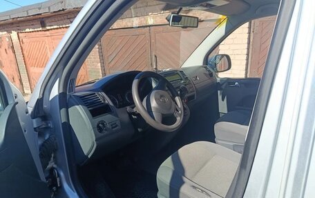 Volkswagen Caravelle T5, 2010 год, 1 590 000 рублей, 8 фотография