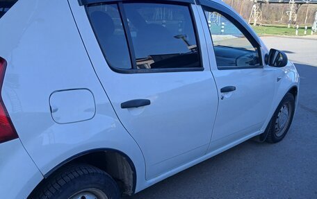 Renault Sandero I, 2013 год, 380 000 рублей, 3 фотография