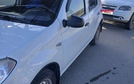 Renault Sandero I, 2013 год, 380 000 рублей, 2 фотография