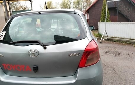 Toyota Yaris III рестайлинг, 2006 год, 500 000 рублей, 2 фотография