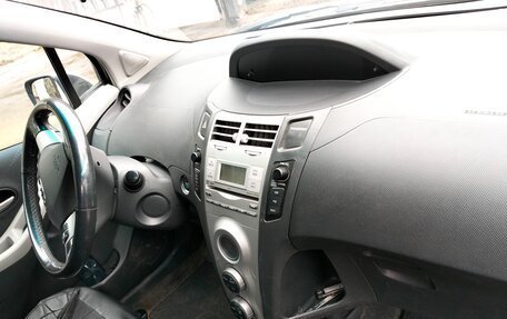 Toyota Yaris III рестайлинг, 2006 год, 500 000 рублей, 5 фотография