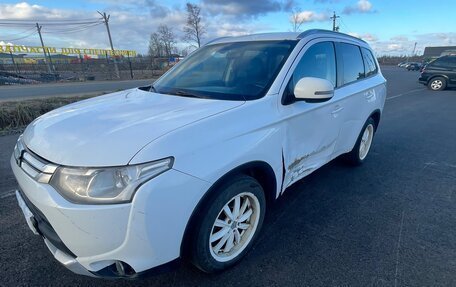 Mitsubishi Outlander III рестайлинг 3, 2014 год, 1 150 000 рублей, 3 фотография