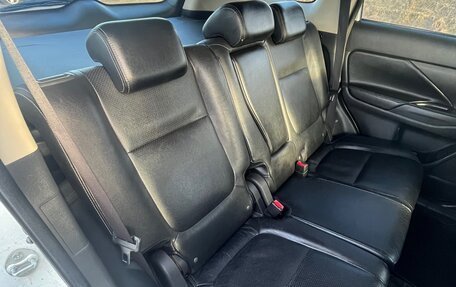 Mitsubishi Outlander III рестайлинг 3, 2014 год, 1 150 000 рублей, 10 фотография