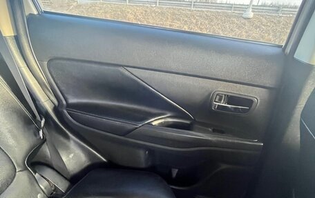 Mitsubishi Outlander III рестайлинг 3, 2014 год, 1 150 000 рублей, 12 фотография