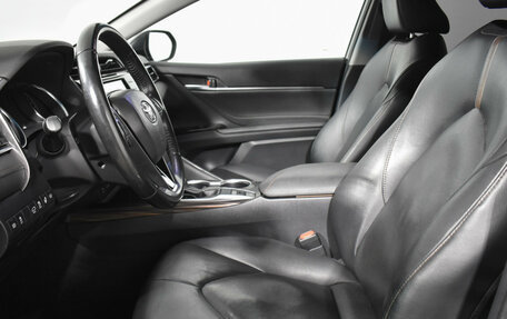 Toyota Camry, 2019 год, 2 590 000 рублей, 10 фотография