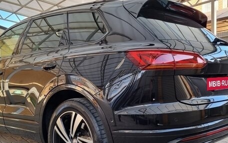Volkswagen Touareg III, 2018 год, 4 900 000 рублей, 2 фотография