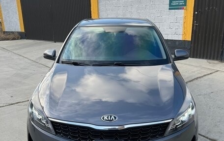 KIA Rio IV, 2021 год, 1 620 000 рублей, 2 фотография