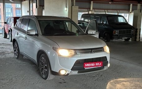 Mitsubishi Outlander III рестайлинг 3, 2014 год, 1 800 000 рублей, 1 фотография
