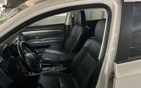 Mitsubishi Outlander III рестайлинг 3, 2014 год, 1 800 000 рублей, 5 фотография