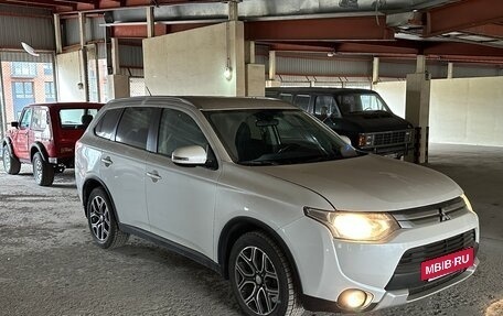 Mitsubishi Outlander III рестайлинг 3, 2014 год, 1 800 000 рублей, 7 фотография
