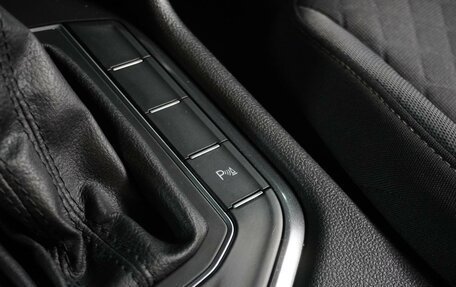 Volkswagen Tiguan II, 2019 год, 1 899 000 рублей, 18 фотография