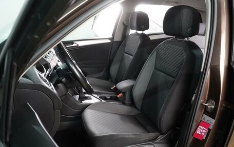 Volkswagen Tiguan II, 2019 год, 1 899 000 рублей, 10 фотография