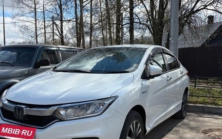 Honda Grace I, 2017 год, 1 350 000 рублей, 2 фотография