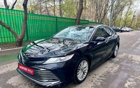 Toyota Camry, 2019 год, 2 380 000 рублей, 1 фотография