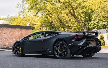 Lamborghini Huracán, 2024 год, 36 000 000 рублей, 5 фотография