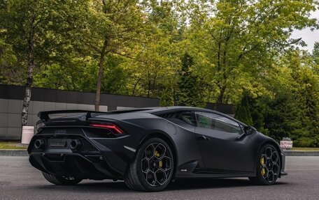 Lamborghini Huracán, 2024 год, 36 000 000 рублей, 9 фотография