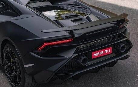 Lamborghini Huracán, 2024 год, 36 000 000 рублей, 7 фотография