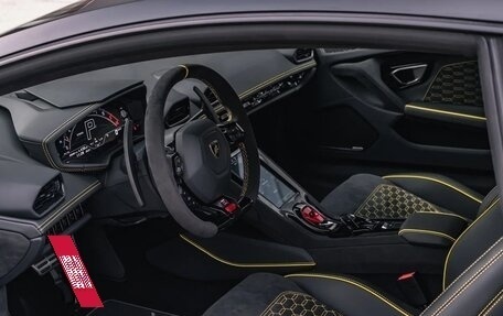 Lamborghini Huracán, 2024 год, 36 000 000 рублей, 10 фотография