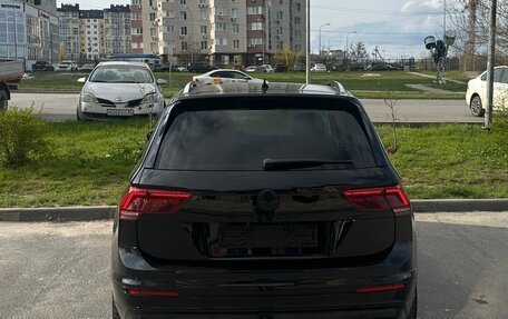 Volkswagen Tiguan II, 2018 год, 2 000 000 рублей, 3 фотография