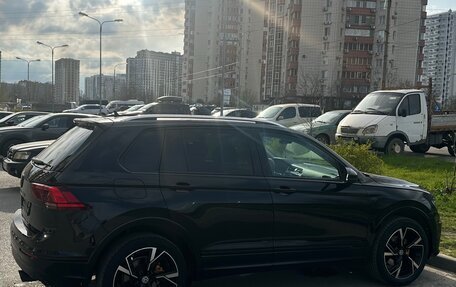 Volkswagen Tiguan II, 2018 год, 2 000 000 рублей, 2 фотография