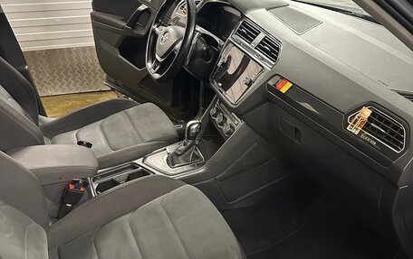 Volkswagen Tiguan II, 2018 год, 2 000 000 рублей, 5 фотография