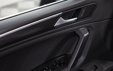 Volkswagen Tiguan II, 2019 год, 2 239 000 рублей, 20 фотография