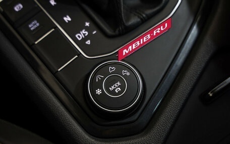 Volkswagen Tiguan II, 2019 год, 2 239 000 рублей, 16 фотография