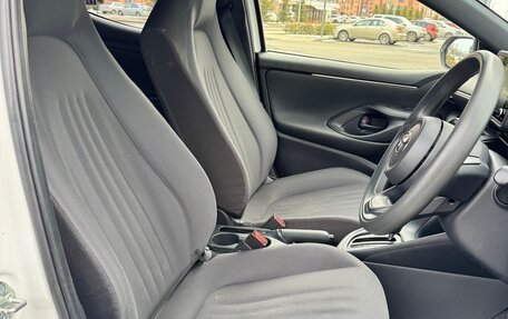 Toyota Yaris, 2021 год, 1 215 000 рублей, 6 фотография