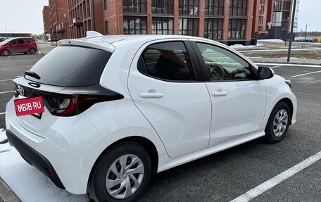 Toyota Yaris, 2021 год, 1 215 000 рублей, 5 фотография