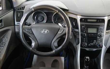 Hyundai Sonata VI, 2010 год, 989 000 рублей, 12 фотография