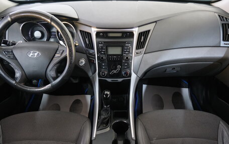 Hyundai Sonata VI, 2010 год, 989 000 рублей, 16 фотография