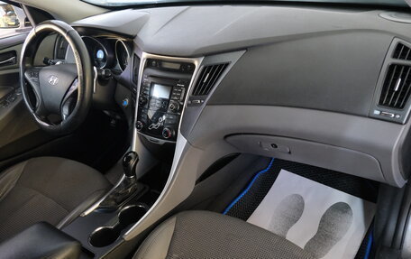 Hyundai Sonata VI, 2010 год, 989 000 рублей, 21 фотография