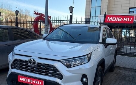 Toyota RAV4, 2021 год, 3 450 000 рублей, 1 фотография